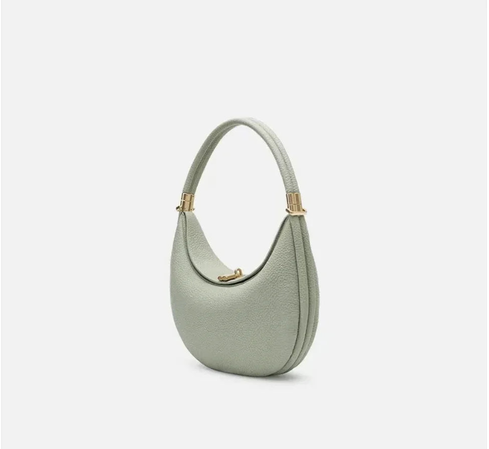 Medium Leather Shoulder Bag for Commuters - Stylish & Functional - Shic Unlimited