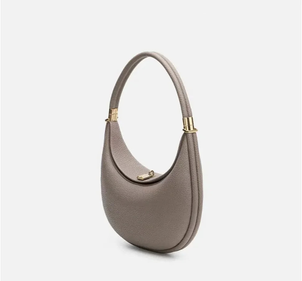 Medium Leather Shoulder Bag for Commuters - Stylish & Functional - Shic Unlimited